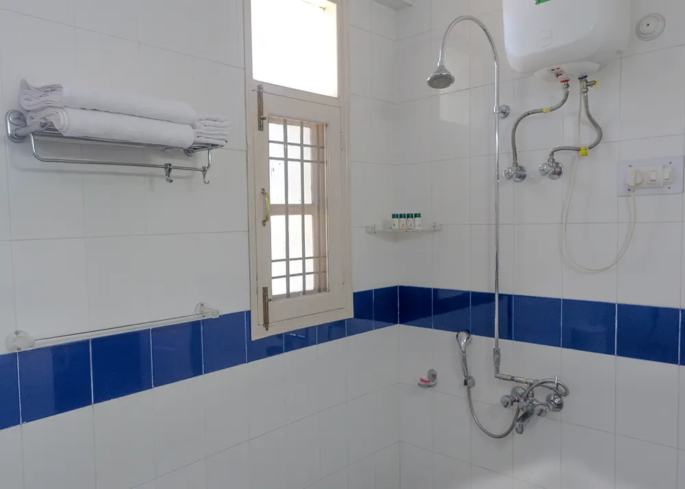 bathroom-of-villa-at-kalawati-homes