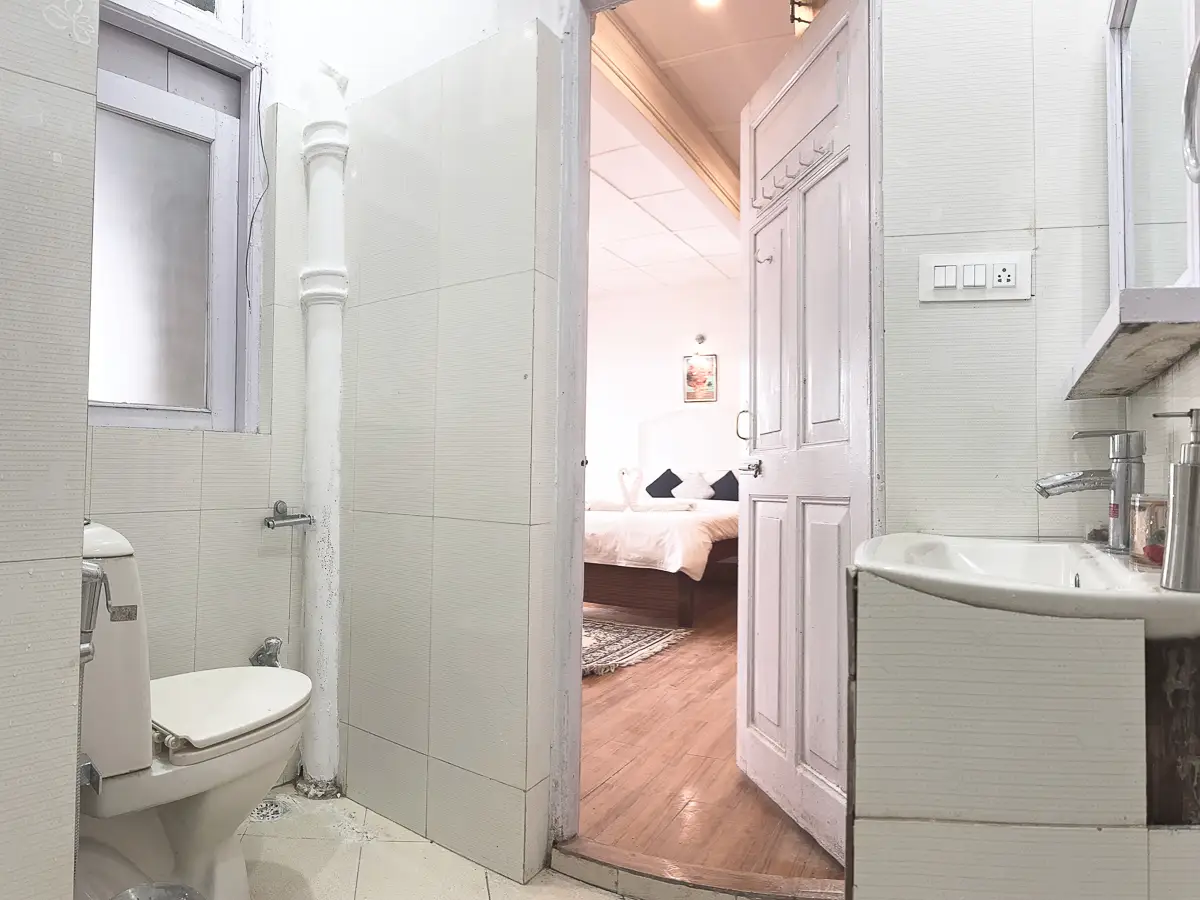 bathroom-2-2bhk-cottage-in-shimla