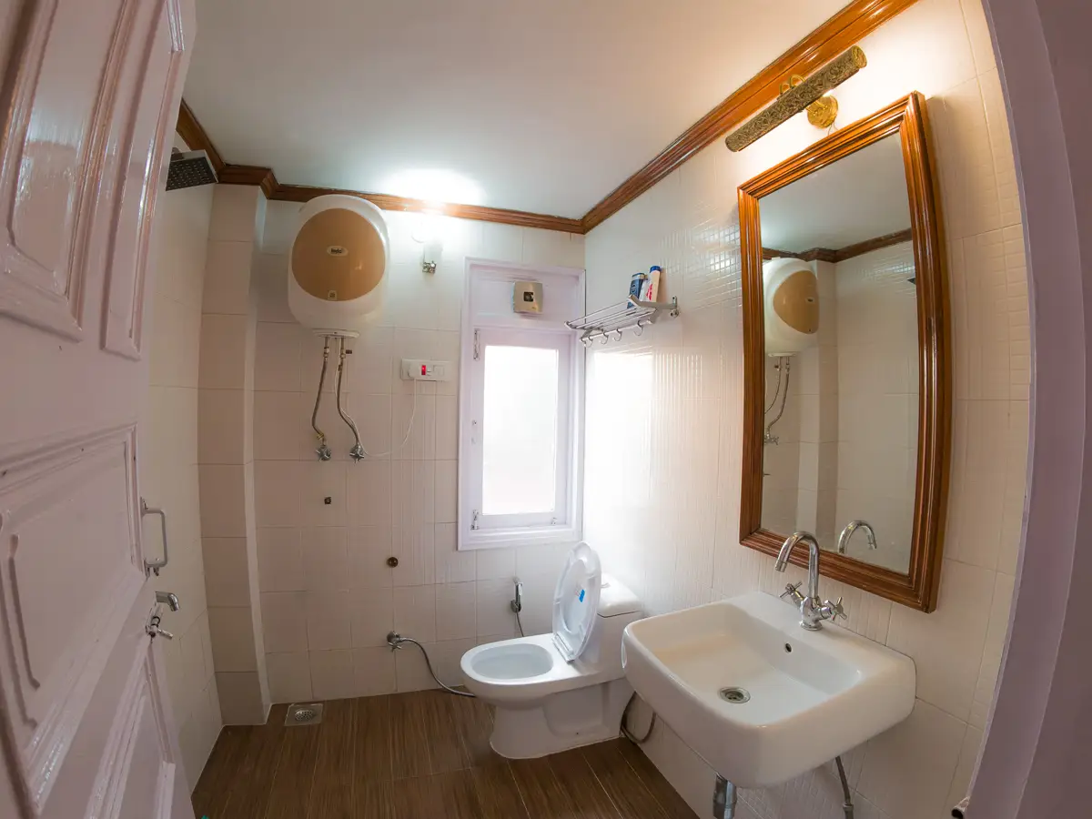 bathroom-of-serviced-apartment-near-mall-road-shimla