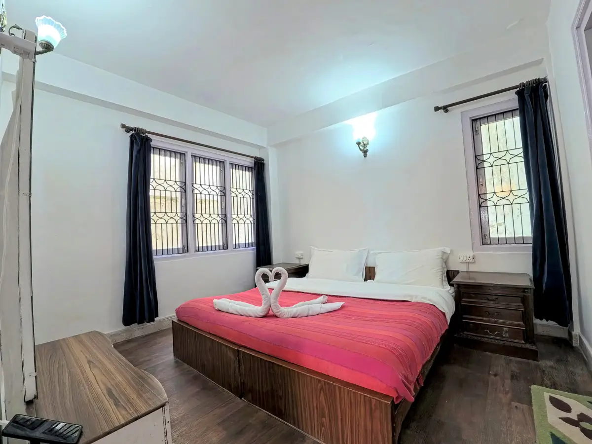 bedroom-2-at-serviced-apartment-near-mall-road-shimla