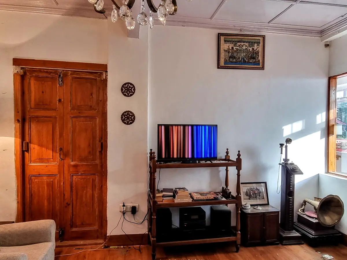 entertainment-in-living-room-2bhk-cottage-in-shimla