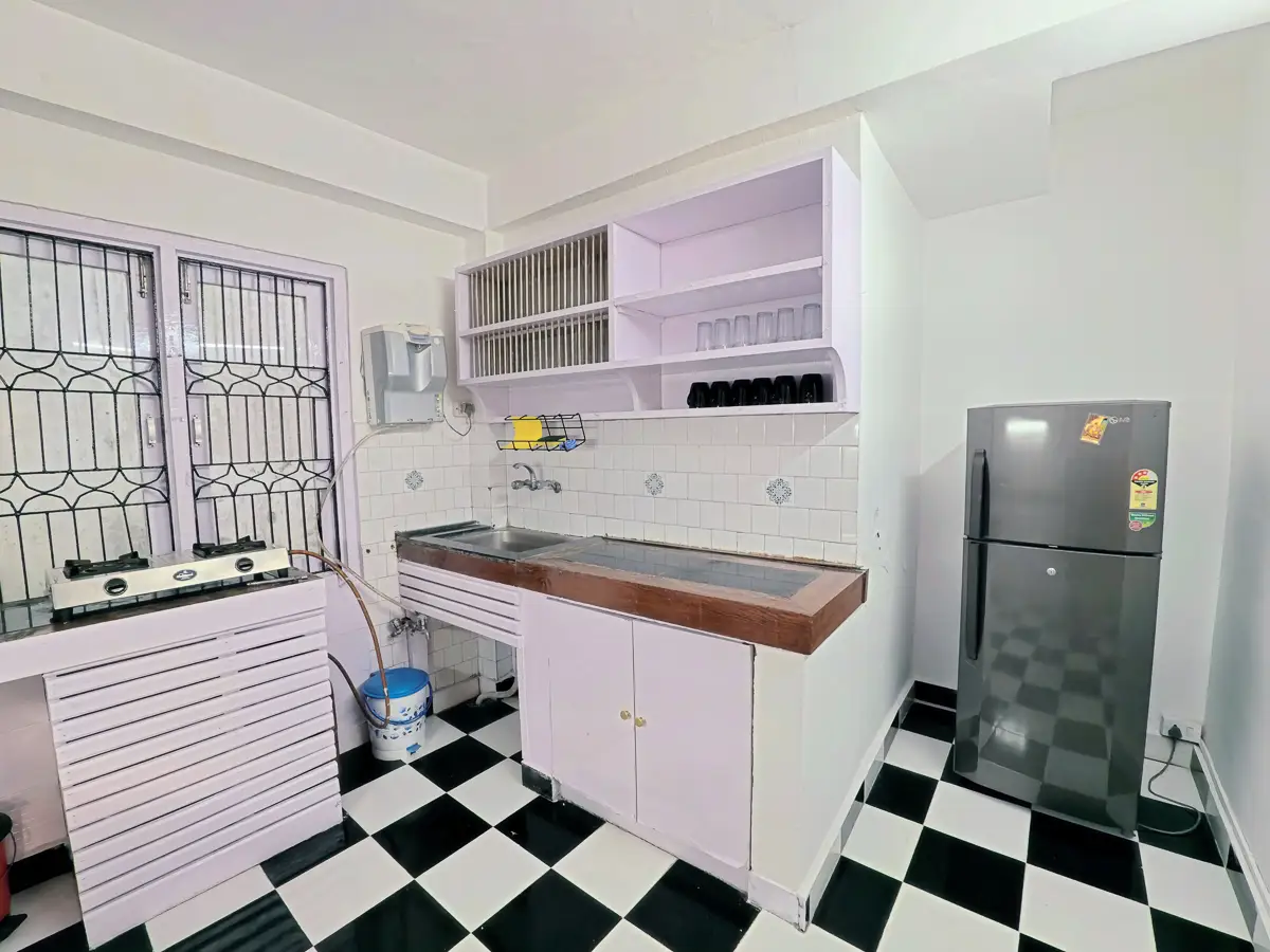 kitchen-2-at-serviced-apartment-near-mall-road-shimla