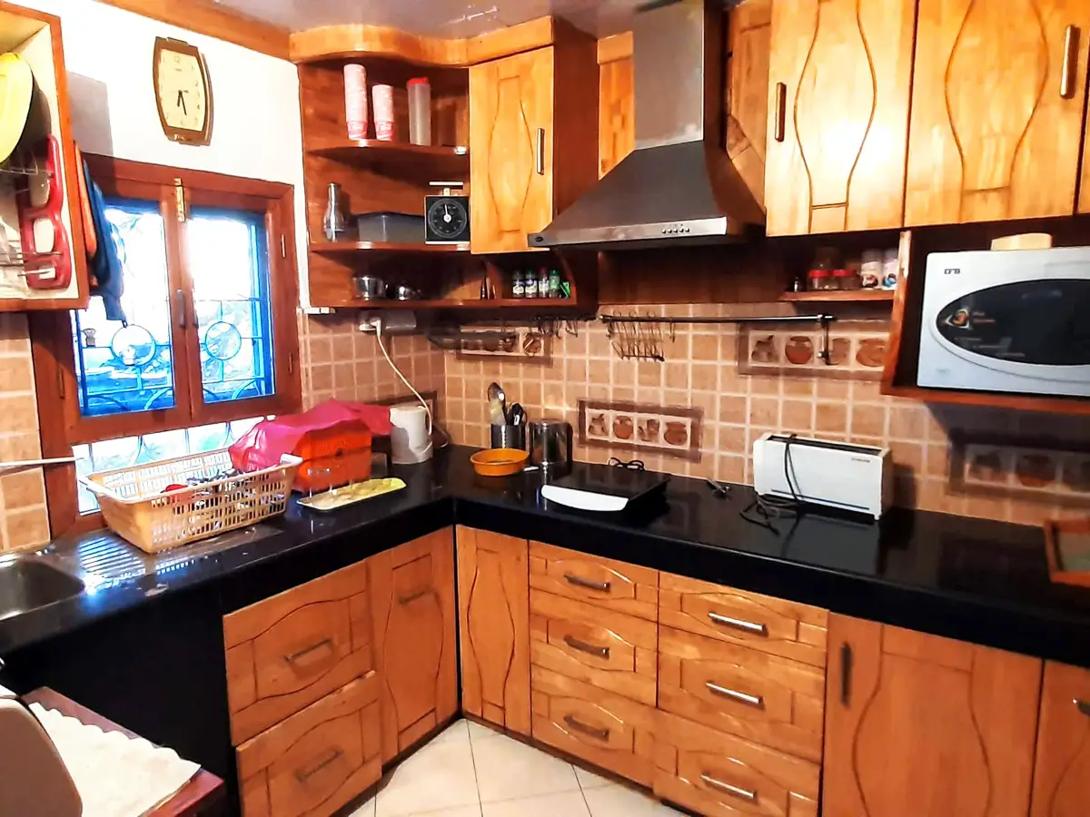 kitchen-in-2bhk-cottage-in-shimla