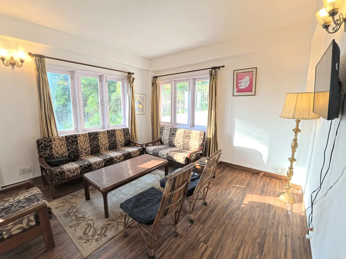 living-area-at-serviced-apartment-near-mall-road-shimla