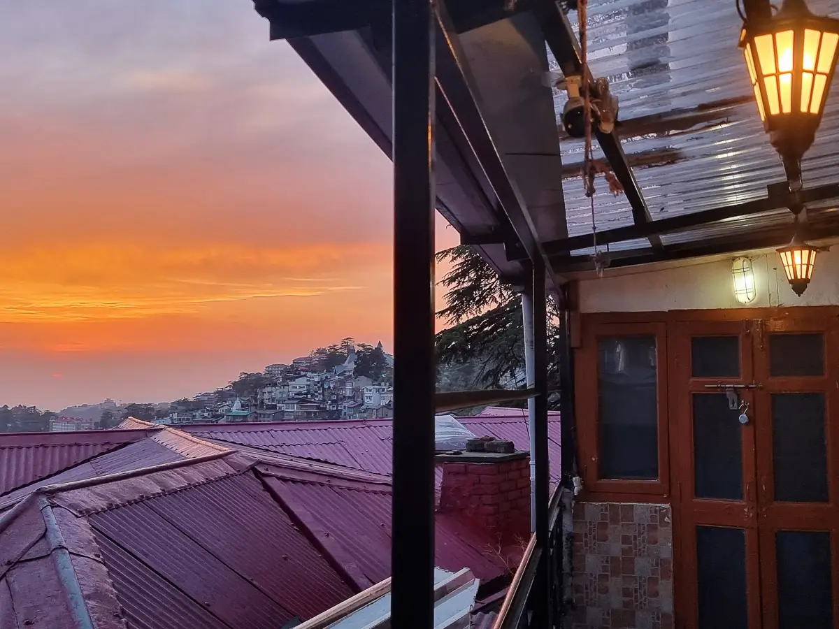 shimla-town-at-sunset-from-2-bhk-rockpoint-2bhk-cottge